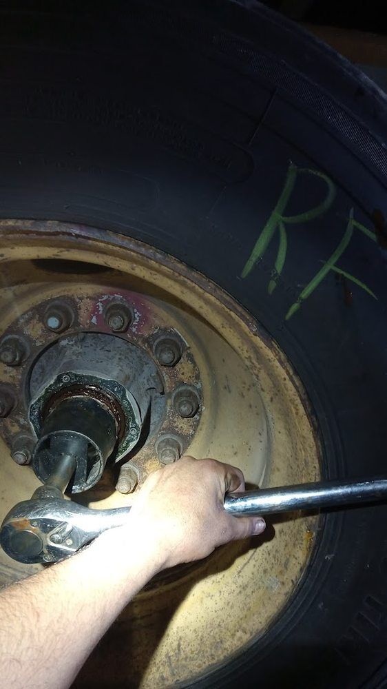 Right front hub marked and torqued during a wheel end rebuild